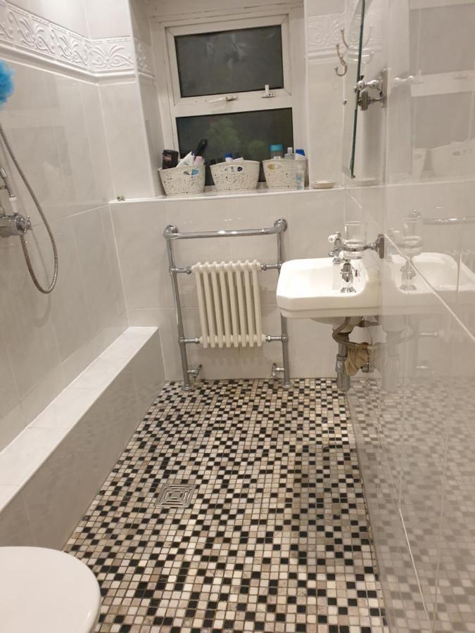 Judy'S B&B Private Home Cardiff Esterno foto