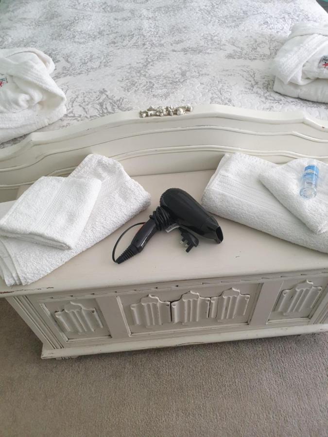 Judy'S B&B Private Home Cardiff Esterno foto